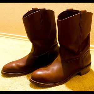 Men’s boots.